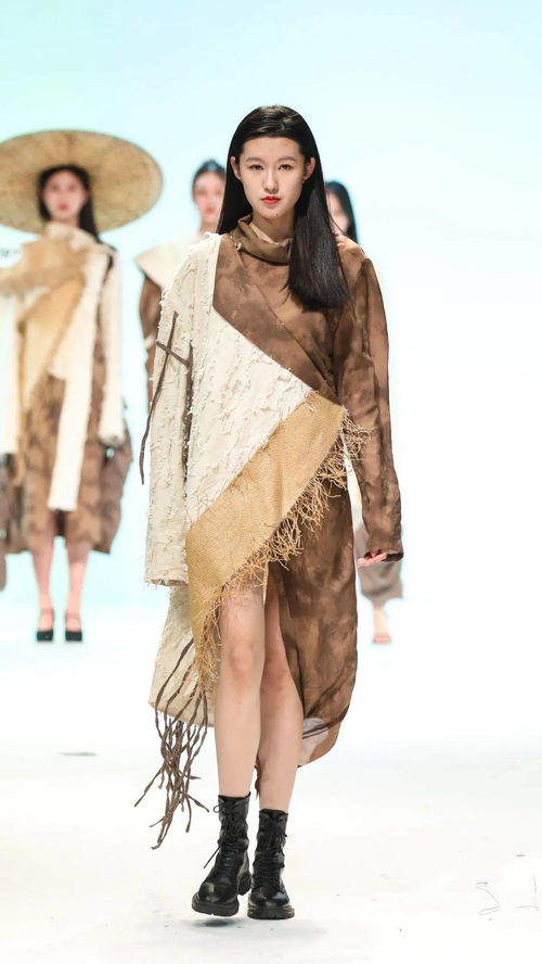 東華大學17級服裝設計專業畢業設計秀（下） 鞋帽藝術的創新表達